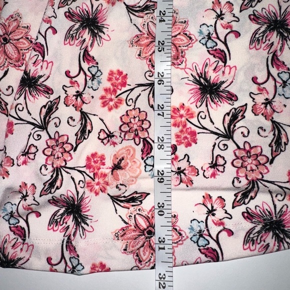 NWT Lane Bryant Pink Floral Blouse 14/16 Flowy Stretch Top V-Neck Plus Size - Picture 8 of 8